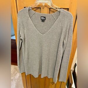 Eddie Bauer Women's Cascadia V-neck Sweater Med Heather Gray Size M